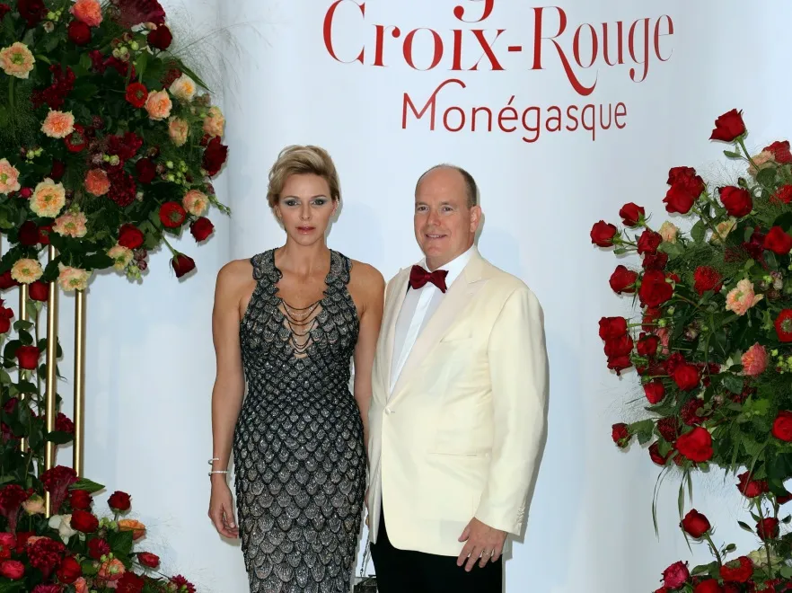 Niedobrze... Księżna Charlene w makijażu łudząco podobnym do "koszmarku TVP". FOTO