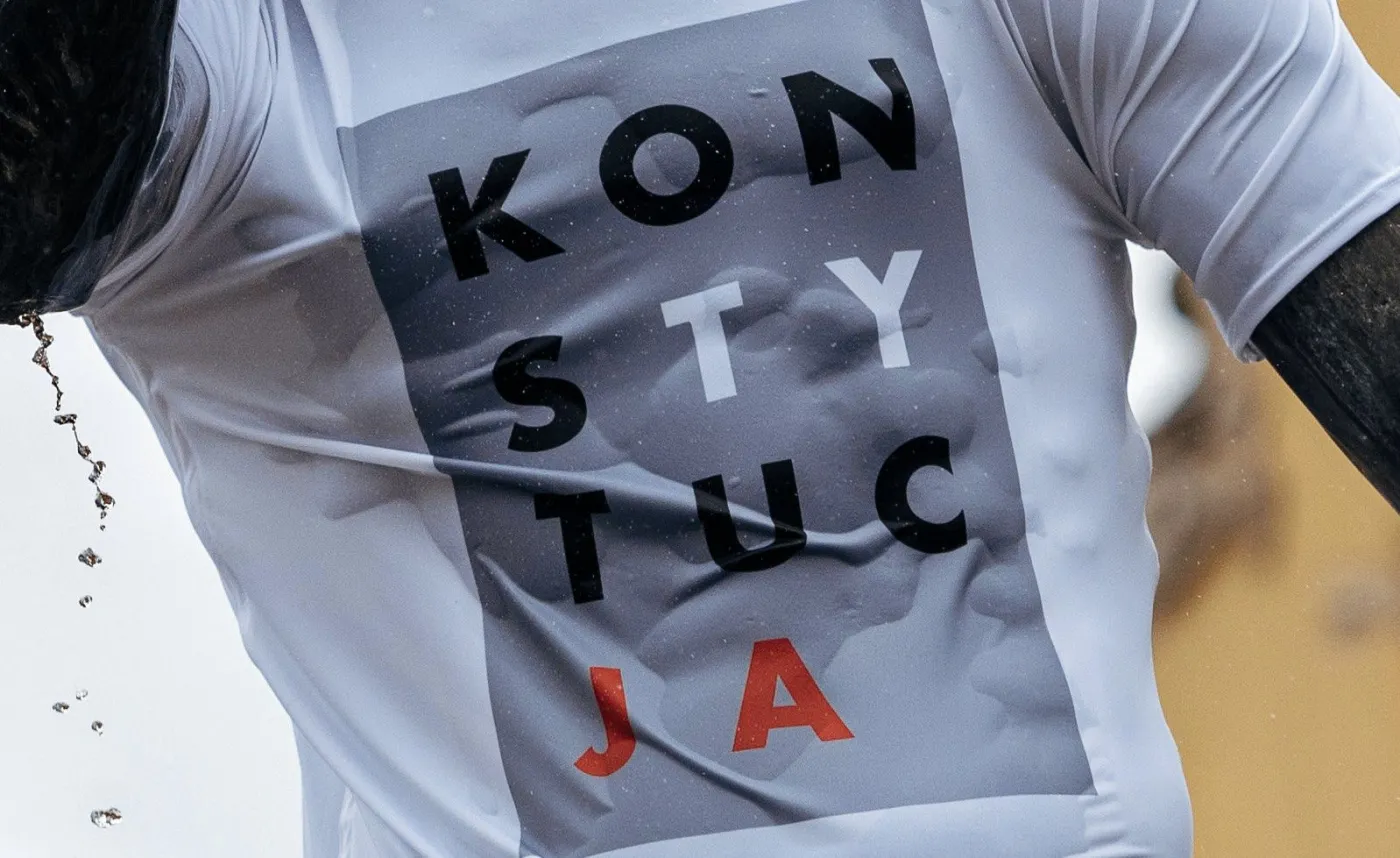 Koszulka z napisem Konstytucja