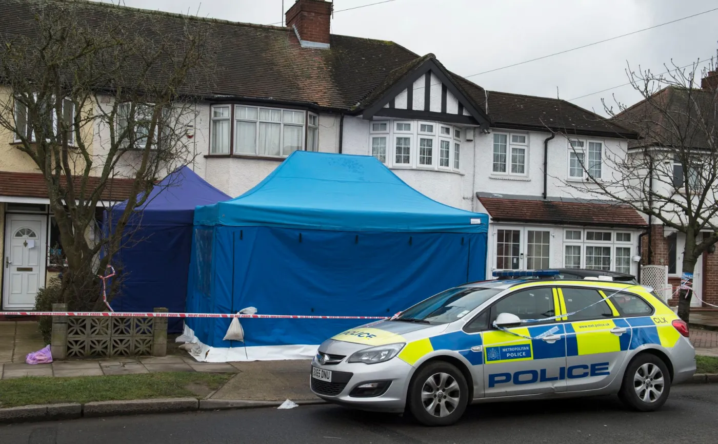 Brytyjscy eksperci w domu, gdzie znaleziono ciało Nikołaja Głuszkowa