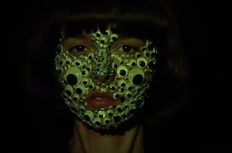 Monika Brodka w teledysku "Up In The Hill"