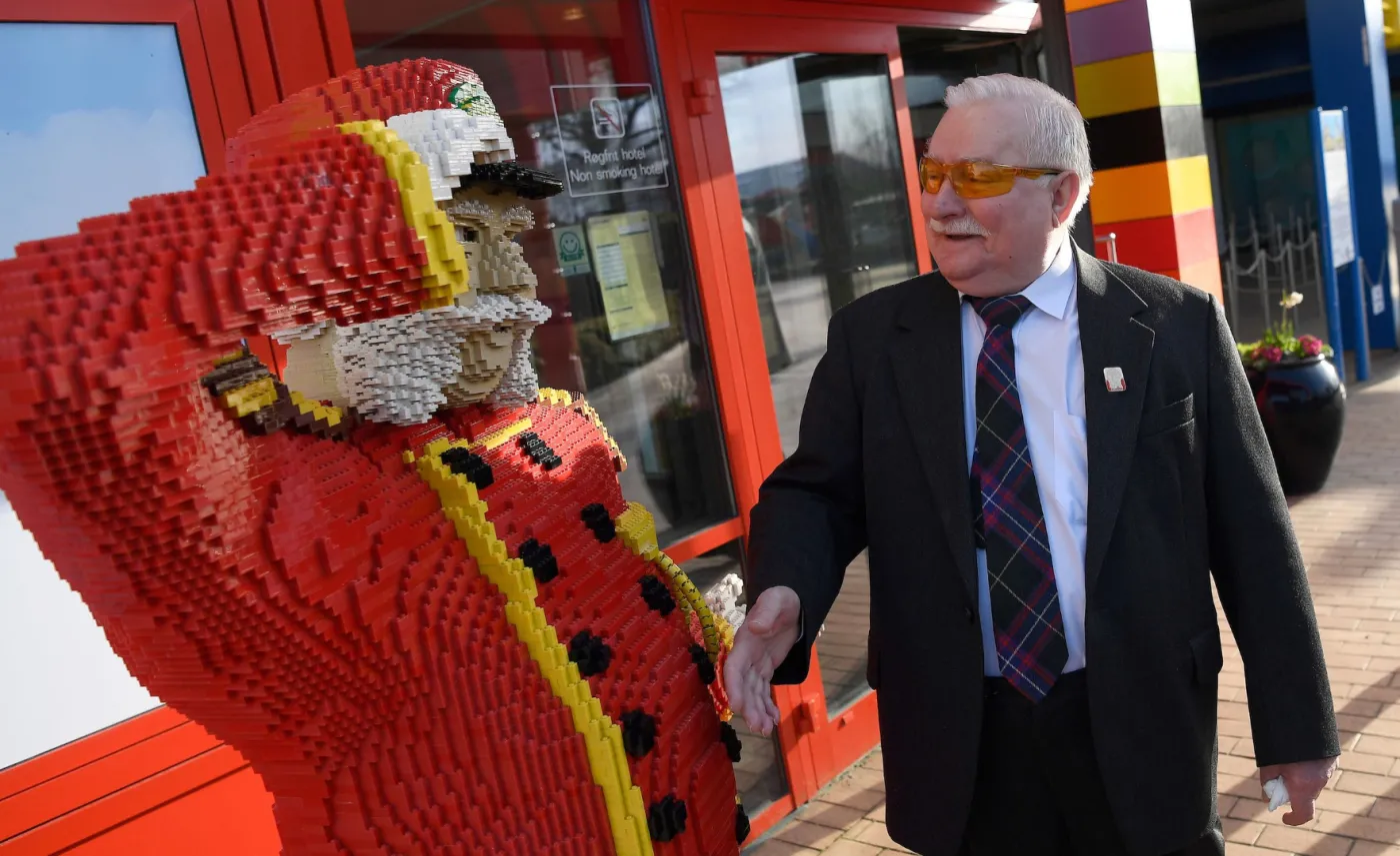 10916202-lech-walesa-legoland-photo-lars.jpg