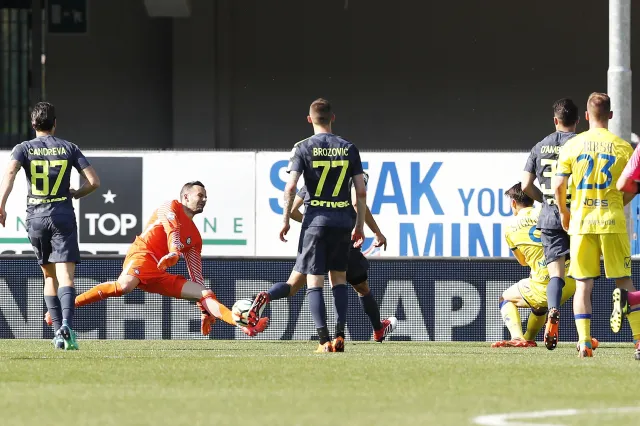 Stępiński strzelił gola w meczu z Interem Mediolan. To jego czwarta bramka w tym sezonie Serie A