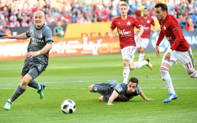 Legia w meczu z Wisłą walczyła do upadłego i nadal liczy się w wyścigu po mistrzostwo Polski