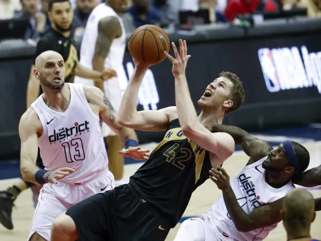 Gortat zakończył sezon w lidze NBA. Wizards czwarty raz przegrali z Raptors i odpadli z play off