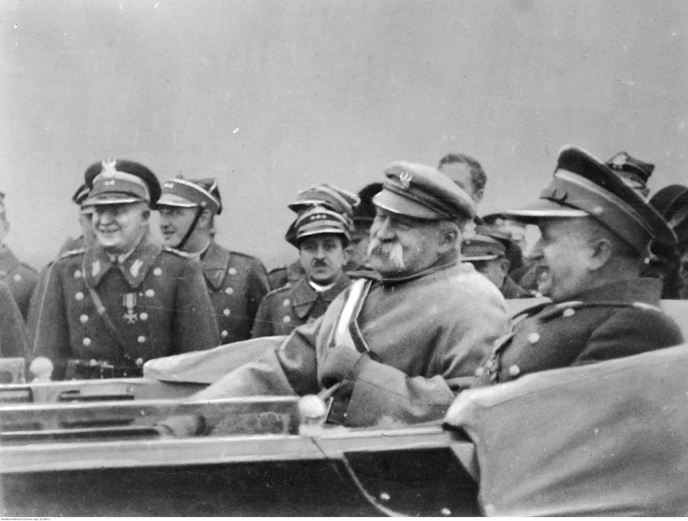 Historyk: Do niepodległości wiodła długa droga, kilka pokoleń o nią walczyło [ARCHIWALNE ZDJĘCIA]