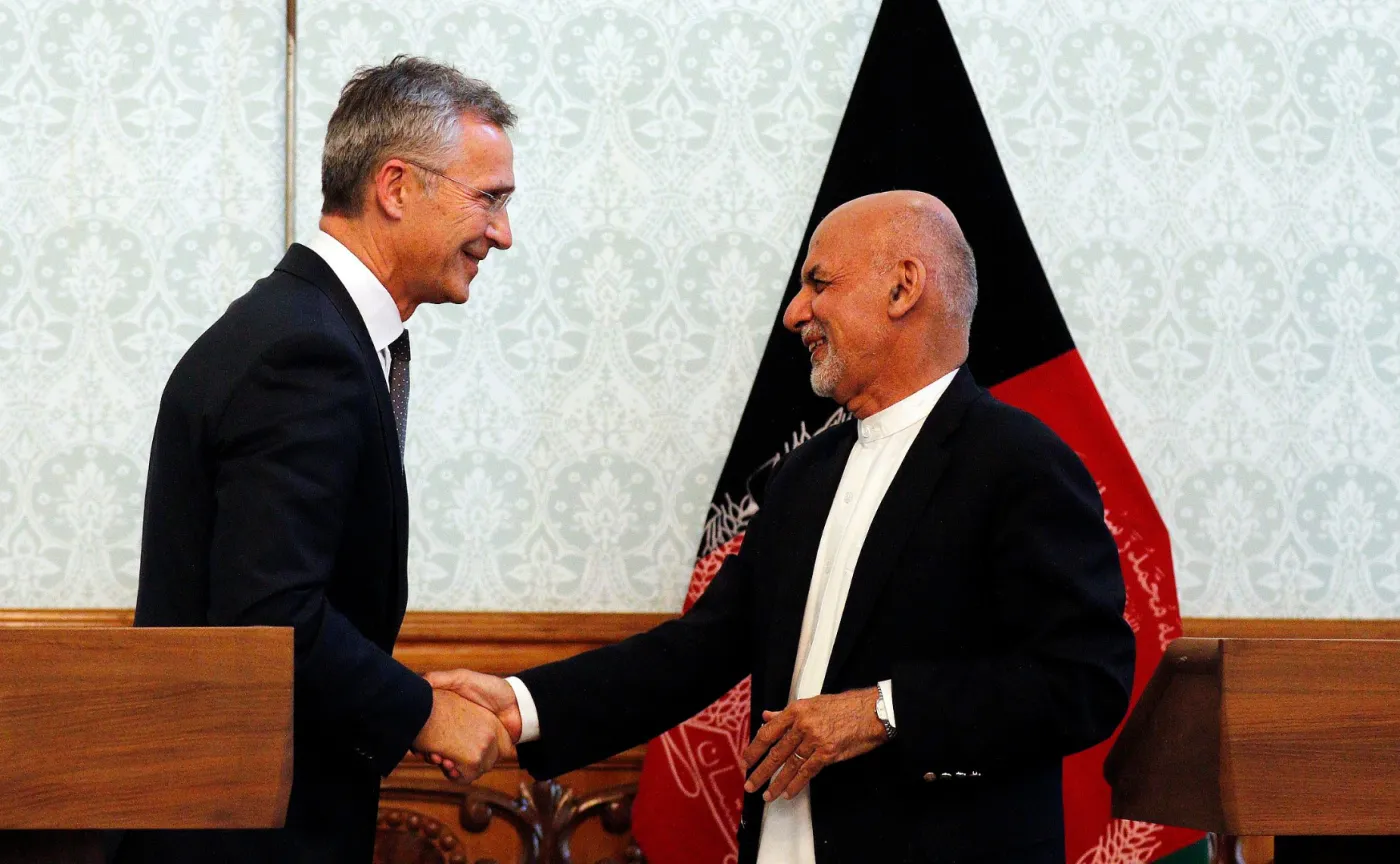 Prezydent Afganistanu Mohammad Ashraf Ghani i sekretarz generalny NATO Jens Stoltenber
