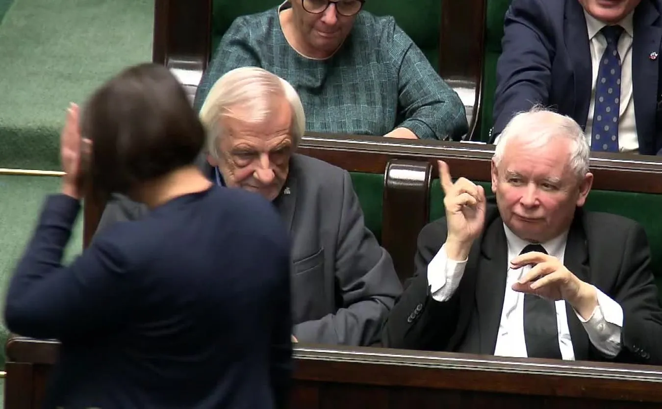 Kaczyński pogroził jej palcem na debacie. "Pan prezes zawsze jest czarujący i ujmujący i tym razem mu wybaczam"