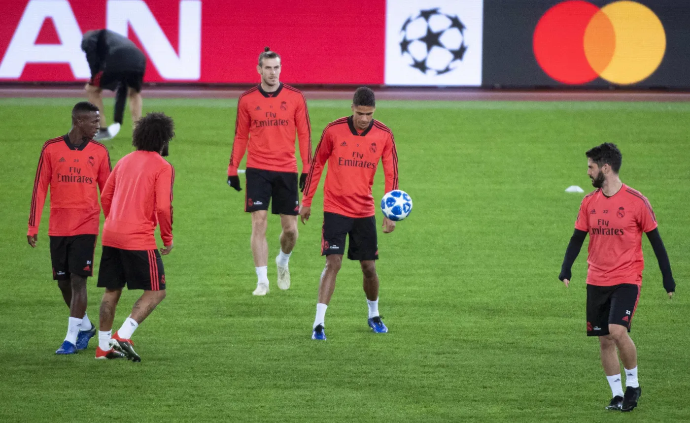 Piłkarze Realu podczas treningu w Rzymie