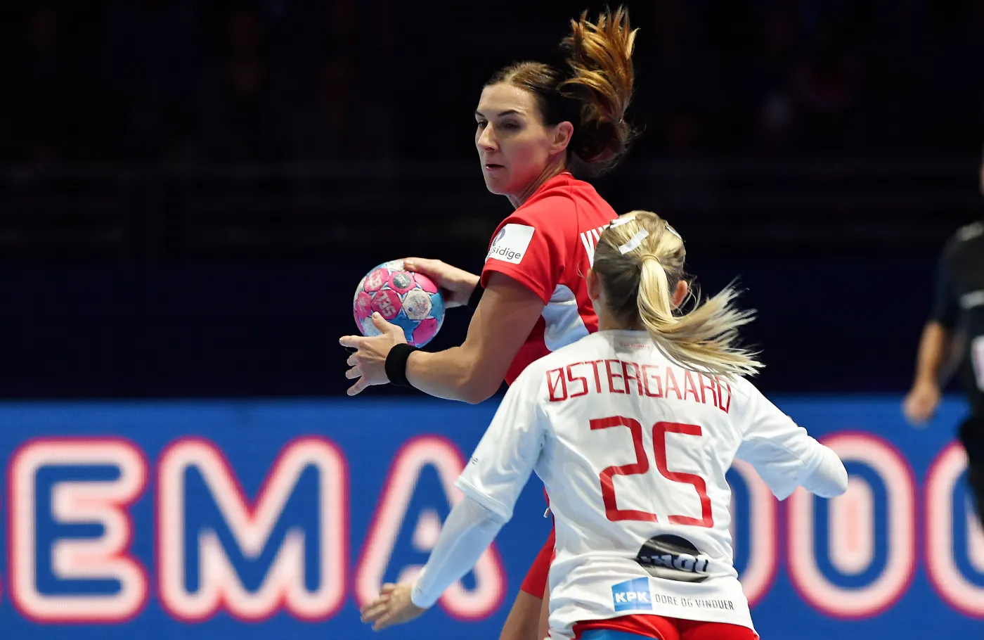 Polka Karolina Kudłacz-Gloc (L) i Trine Ostergaard Jensen (P) z Danii