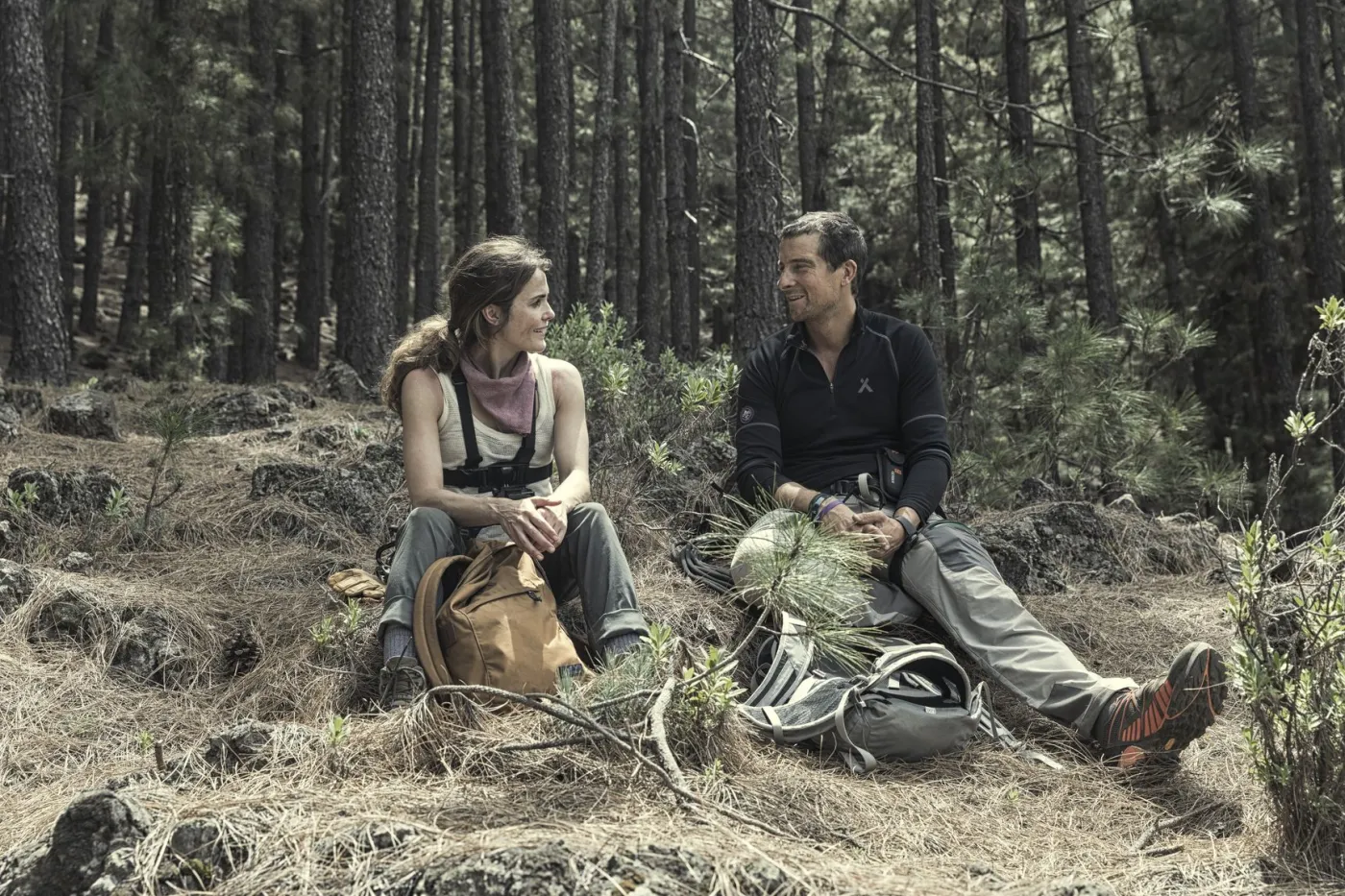 Bear Grylls wraca z nowym programem. Tym razem zabierze w dzicz gwiazdy show biznesu [FOTO]