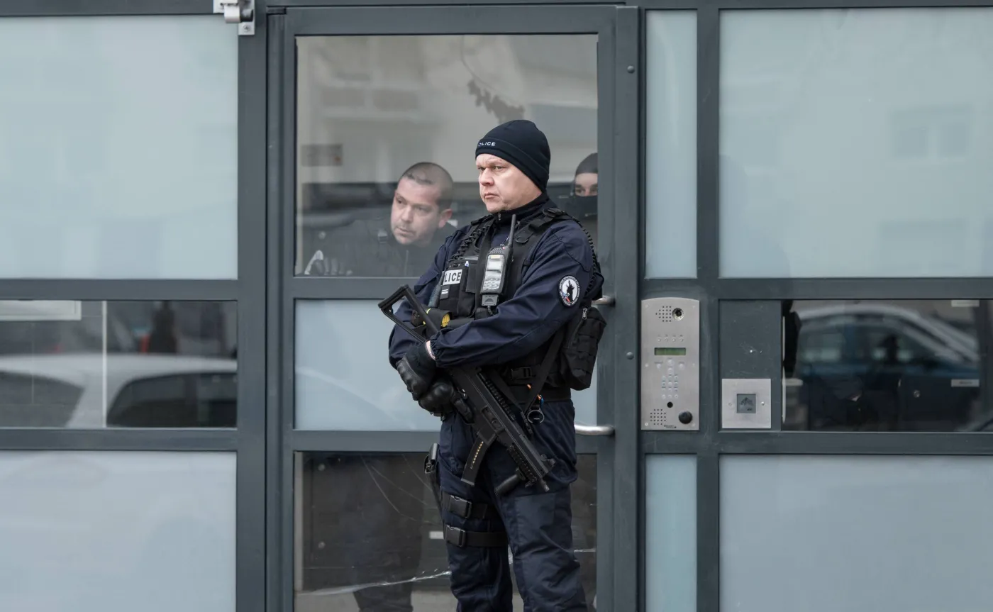 Za zamachem w Strasburgu stoi rząd pragnący uciszyć "żółte kamizelki"? Teorie spiskowe i gorąca debata we Francji