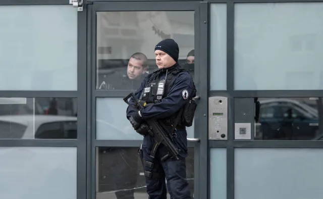 Za zamachem w Strasburgu stoi rząd pragnący uciszyć "żółte kamizelki"? Teorie spiskowe i gorąca debata we Francji