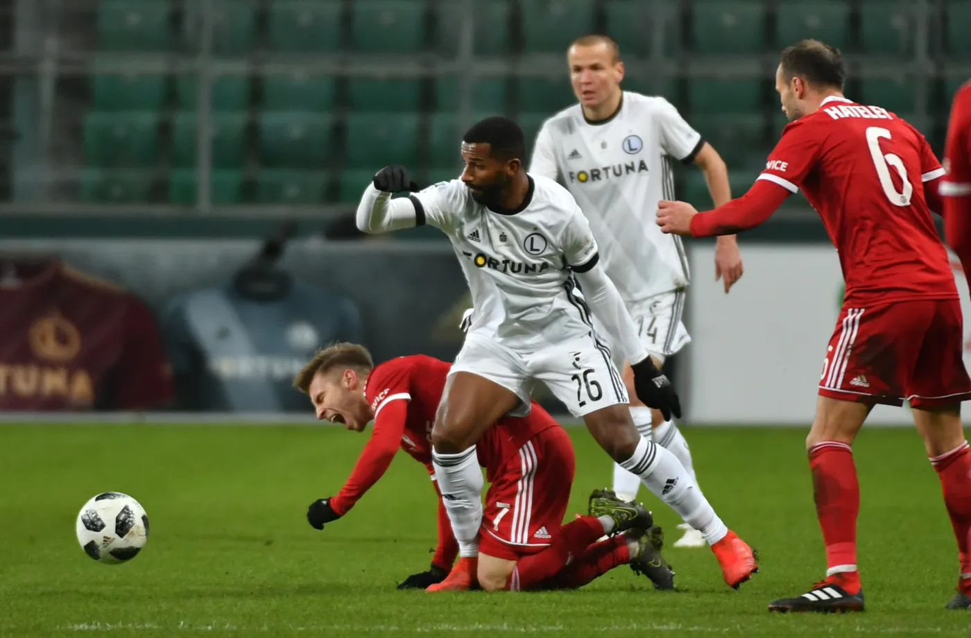 Ekstraklasa: Niespodzianki nie było. Legia goni Lechię