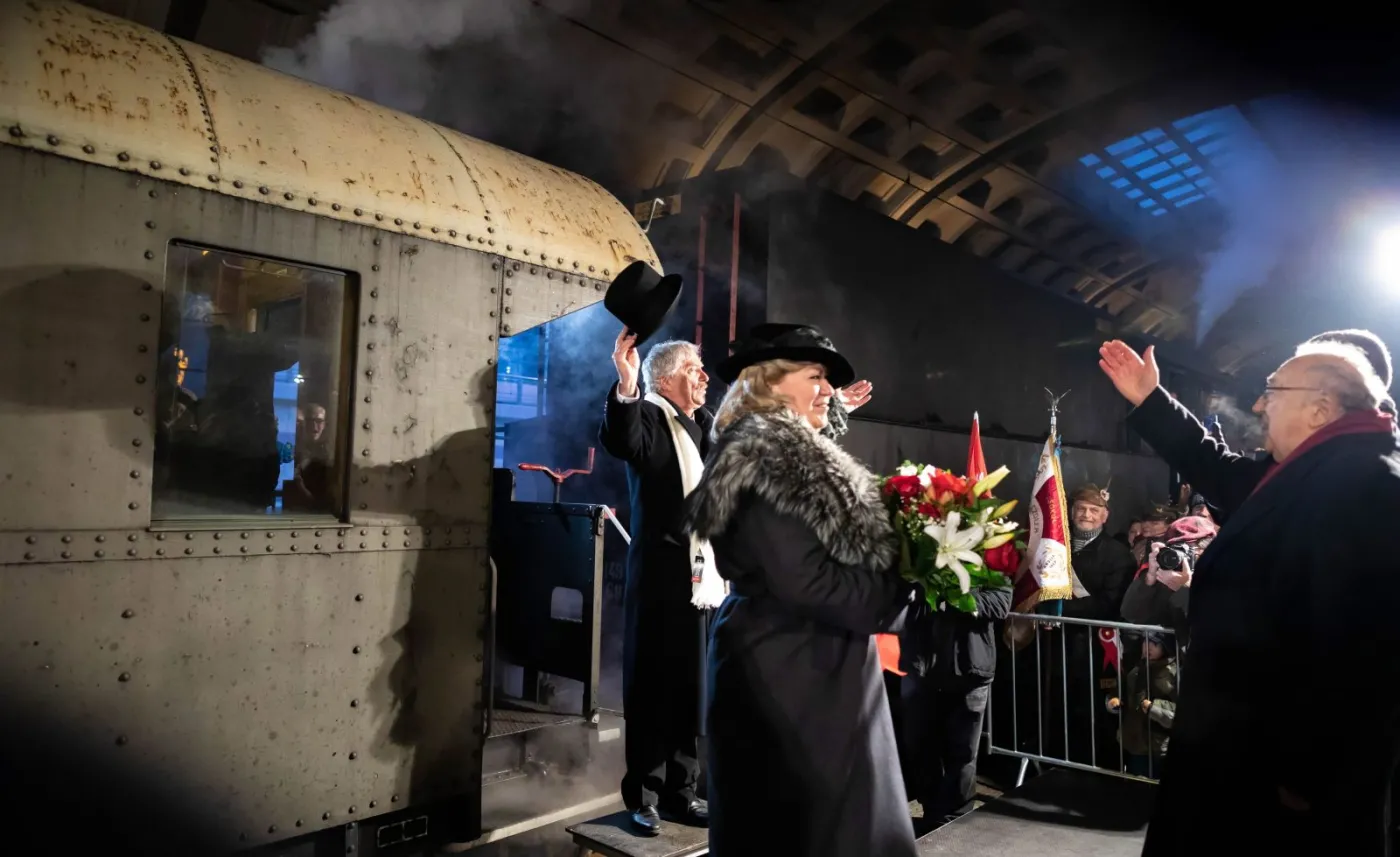 Inscenizacja przyjazdu Ignacego Jana Paderewskiego na dworzec kolejowy w Poznaniu, rozpoczęła główne obchody 100. rocznicy wybuchu powstania wielkopolskiego