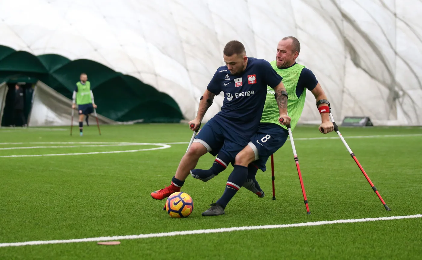 Jedną nogą w finale. Piłkarska reprezentacja niepełnosprawnych gra lepiej niż nasze orły [REPORTAŻ]