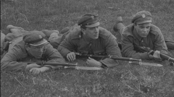 Kadr z filmu "Szaleńcy" Leonarda Buczkowskiego