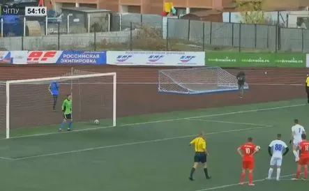 Tak wykonanego rzutu karnego jeszcze nie widzieliście. Film z Rosji hitem internetu