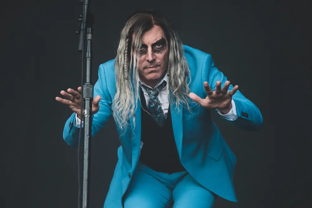 Maynard James Keenan z Tool (tu jako członek zespołu A Perfect Circle) na scenie