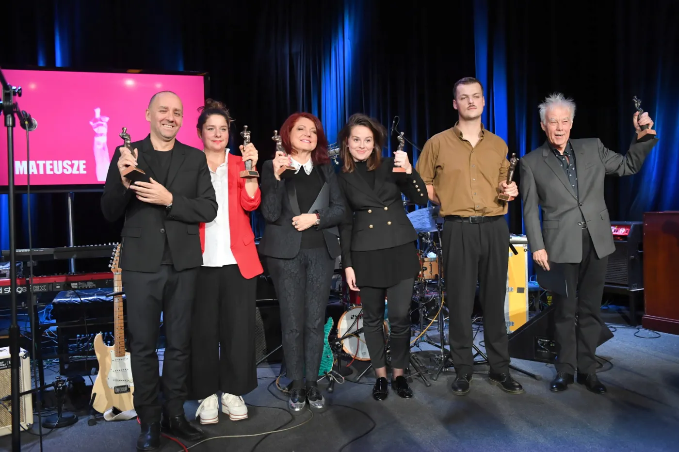 aureaci nagrody "Mateusze Trójki 2018" - Urszula Dudziak (3L), Marek Napiórkowski (L), Kasia Pietrzko (3P), Jan Kanty Pawluśkiewicz (P), Błażej Król (2P) i Barbara Wrońska (2L) podczas uroczystej gali