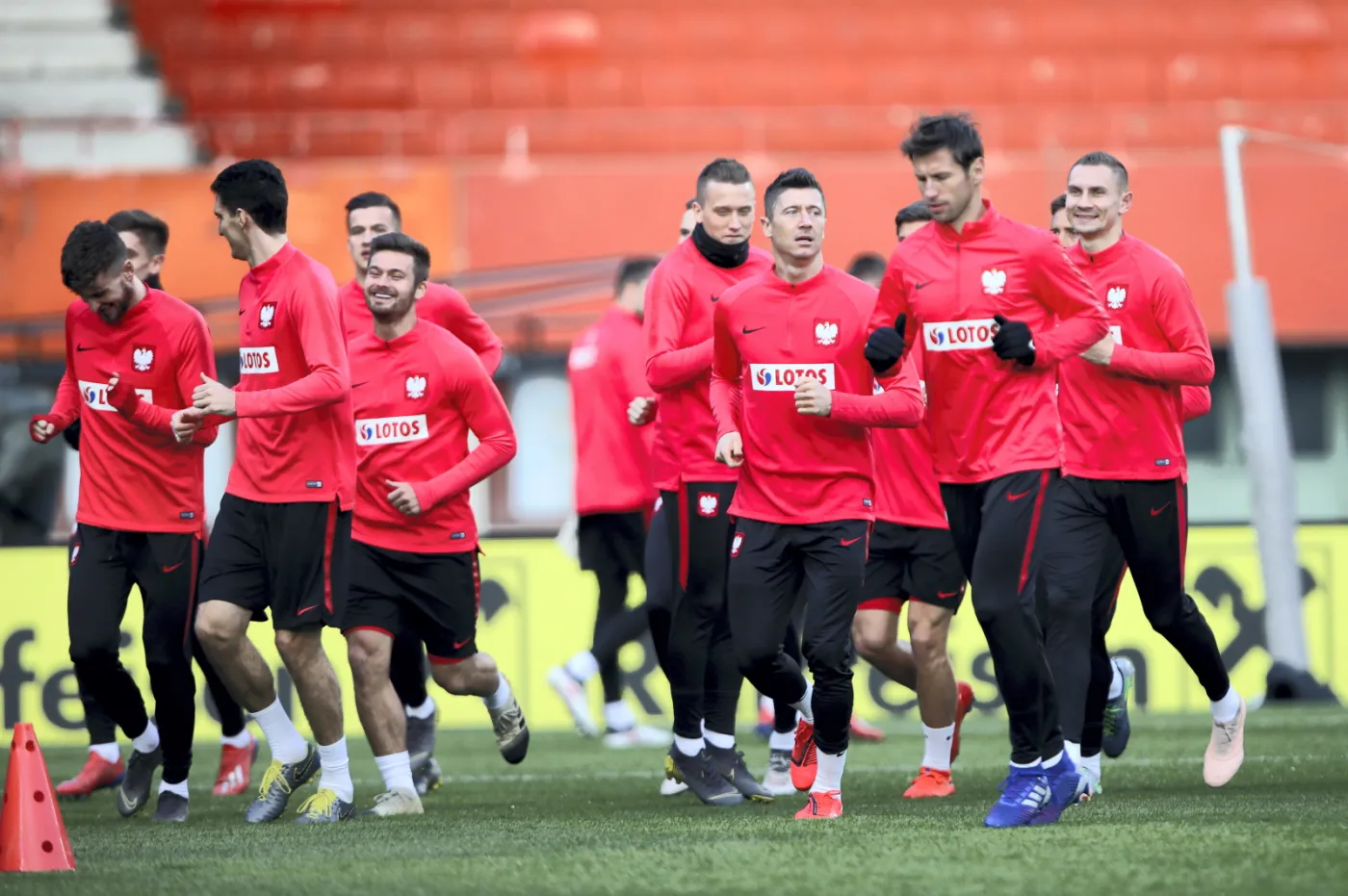 Piłkarze reprezentacji Polski podczas treningu przed inauguracyjnym meczem eliminacji mistrzostw Europy 2020 z Austrią