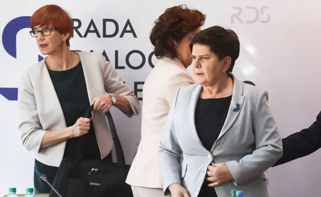 Szydło o akceptacji czterech propozycji rządu. ZNP i FZZ zaprzeczają