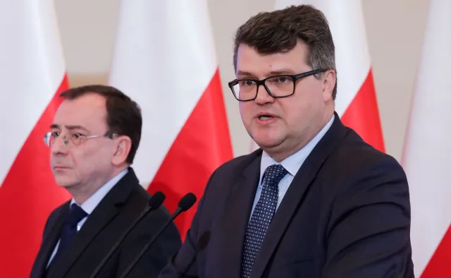 Agent szantażował CBA w sprawie seksafery? Wojciech J. zaprzecza i podważa słowa Wąsika