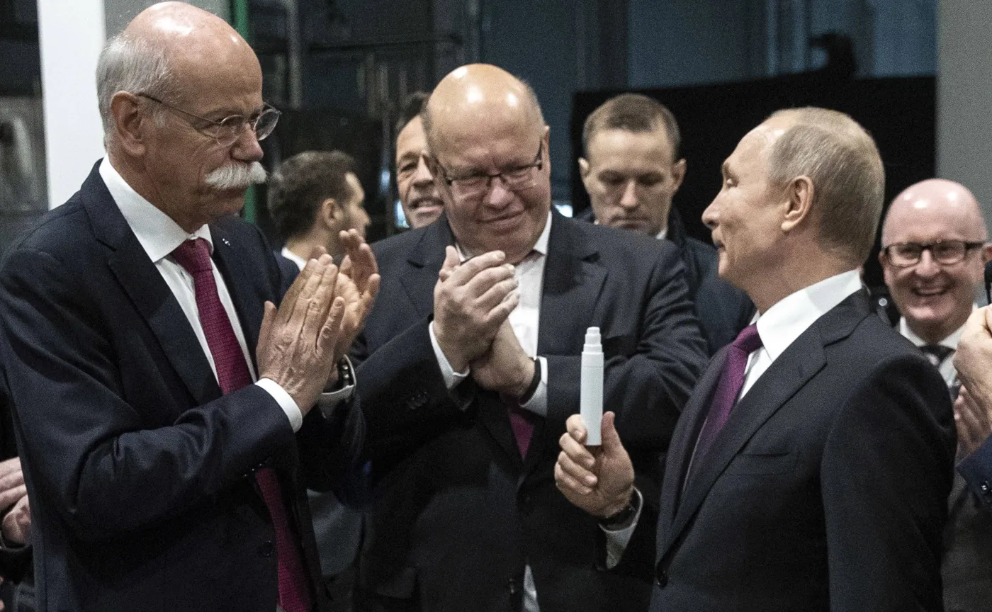 Prezydent Władimir Putin, szef Mercedesa Dieter Zetsche i minister gospodarki Niemiec Peter Altmaier