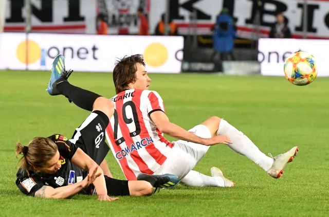 Cracovia znów przegrała po golu z karnego. Jagiellonia zakończyła serię "Pasów"