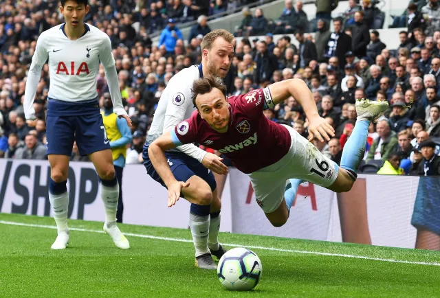 Fabiański zatrzymał Tottenham. Remis w meczu drużyn Bednarka i Boruca