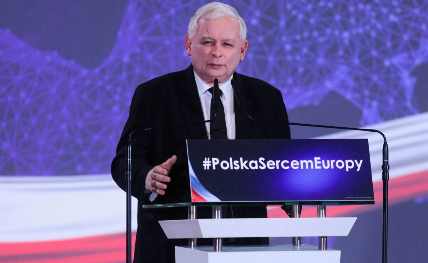 Prezes PiS Jarosław Kaczyński przemawia podczas konwencji regionalnej w Białymstoku