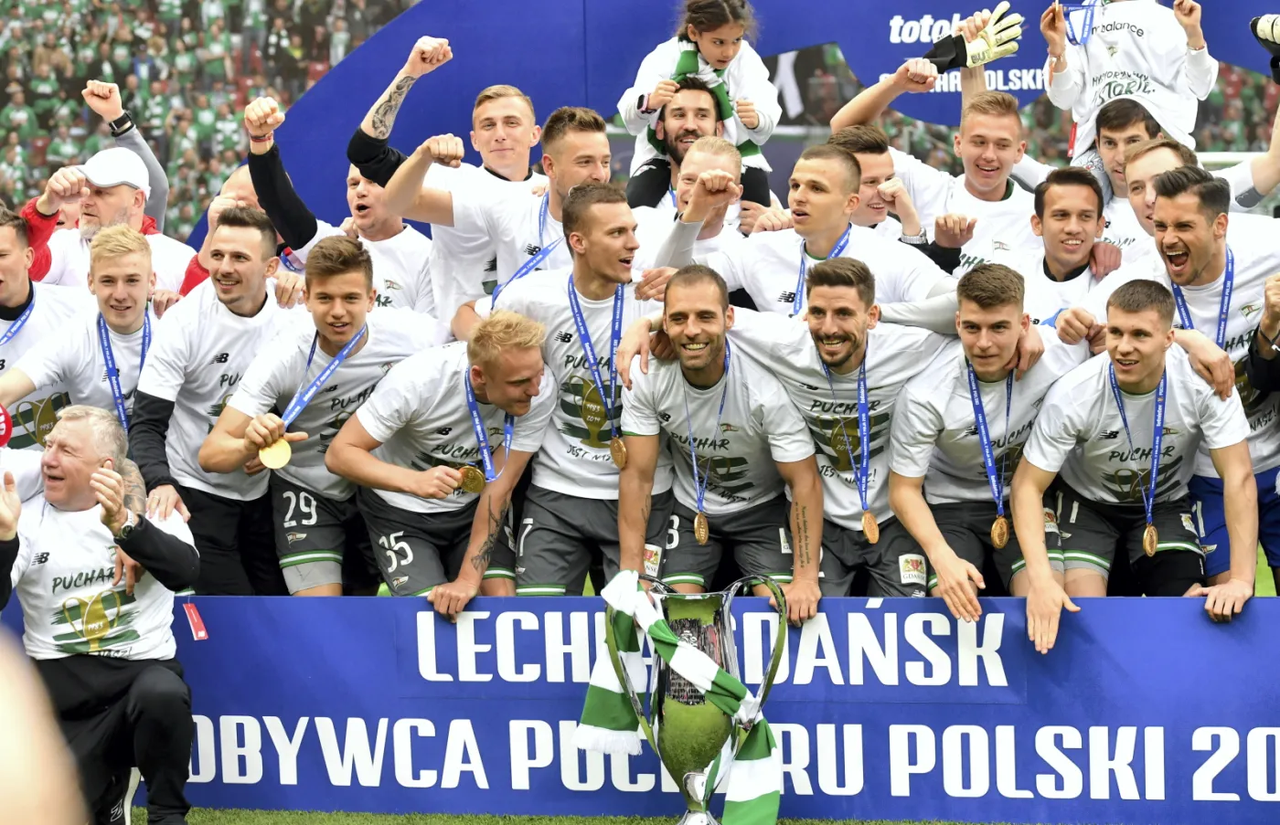 Zdobywcy piłkarskiego Pucharu Polski, drużyna Lechii Gdańsk na PGE Narodowy w Warszawie