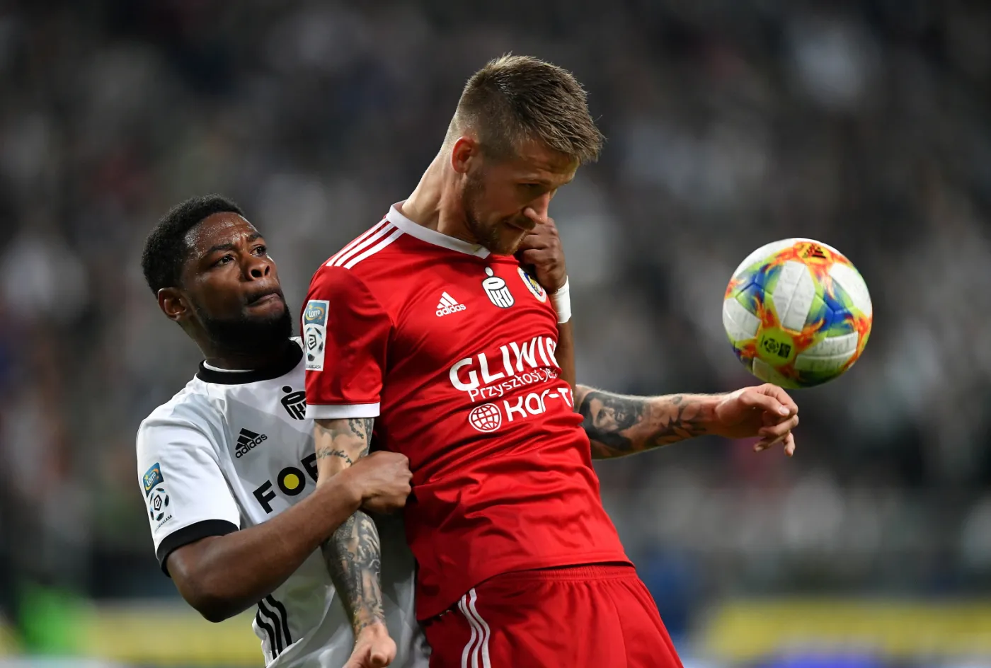 Piłkarz Legii Warszawa William Remy (L) i Piotr Parzyszek (P) z Piasta Gliwice