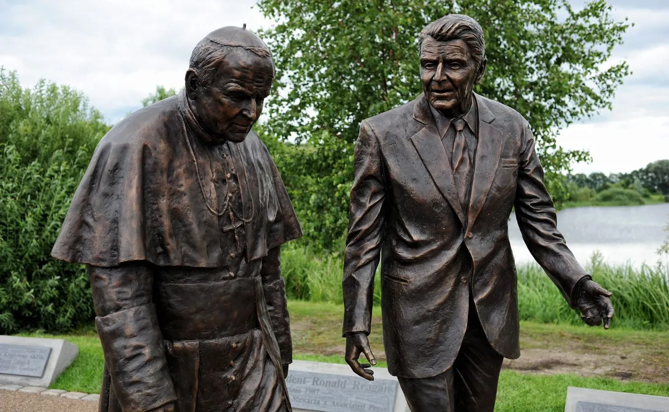 Pomnik Jana Pawła II i Ronalda Reagana w Gdańsku