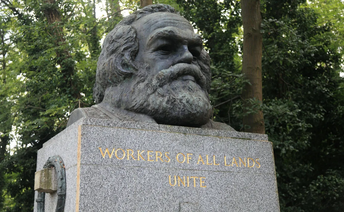 Zdewastowano grób Marksa. "Celem ataku było wykute nazwisko"