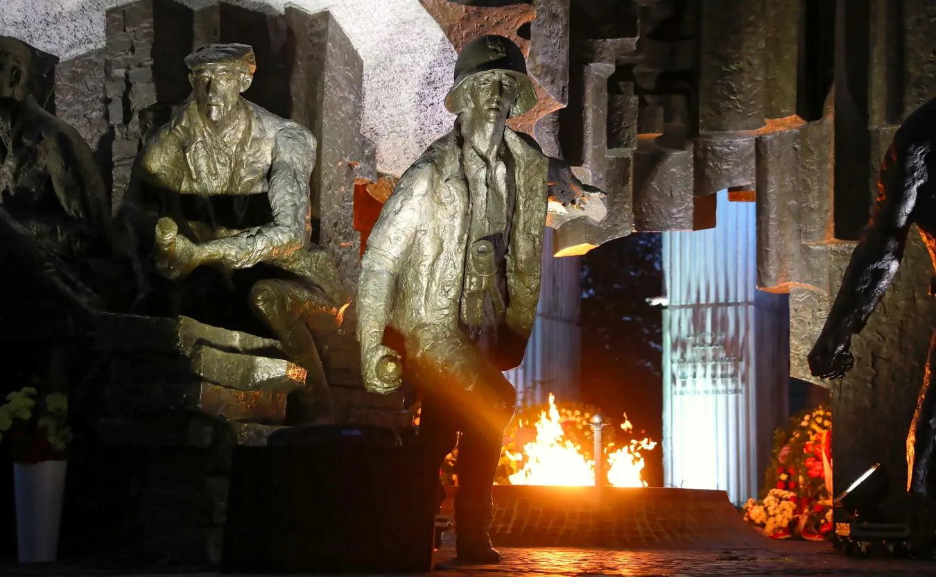 Pomnik Powstania Warszawskiego na pl. Krasińskich w Warszawie