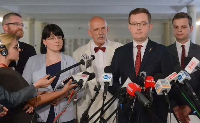 Konfederacja domaga się wprowadzenia zmian zasad dot. lotów flotą rządową. "PiS traktuje państwo jak prywatny folwark"