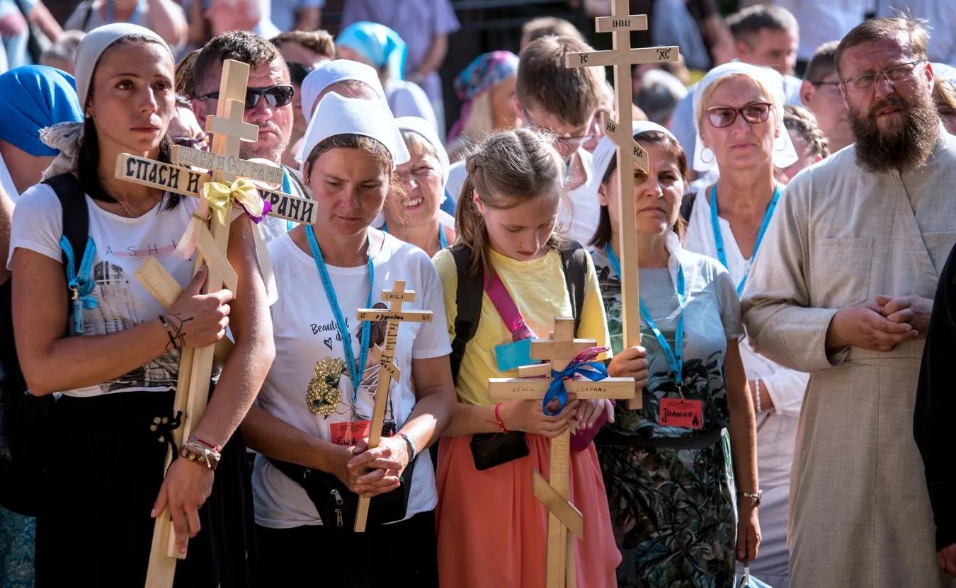 12533932-uczestnicy-pieszych-pielgrzymek.jpg