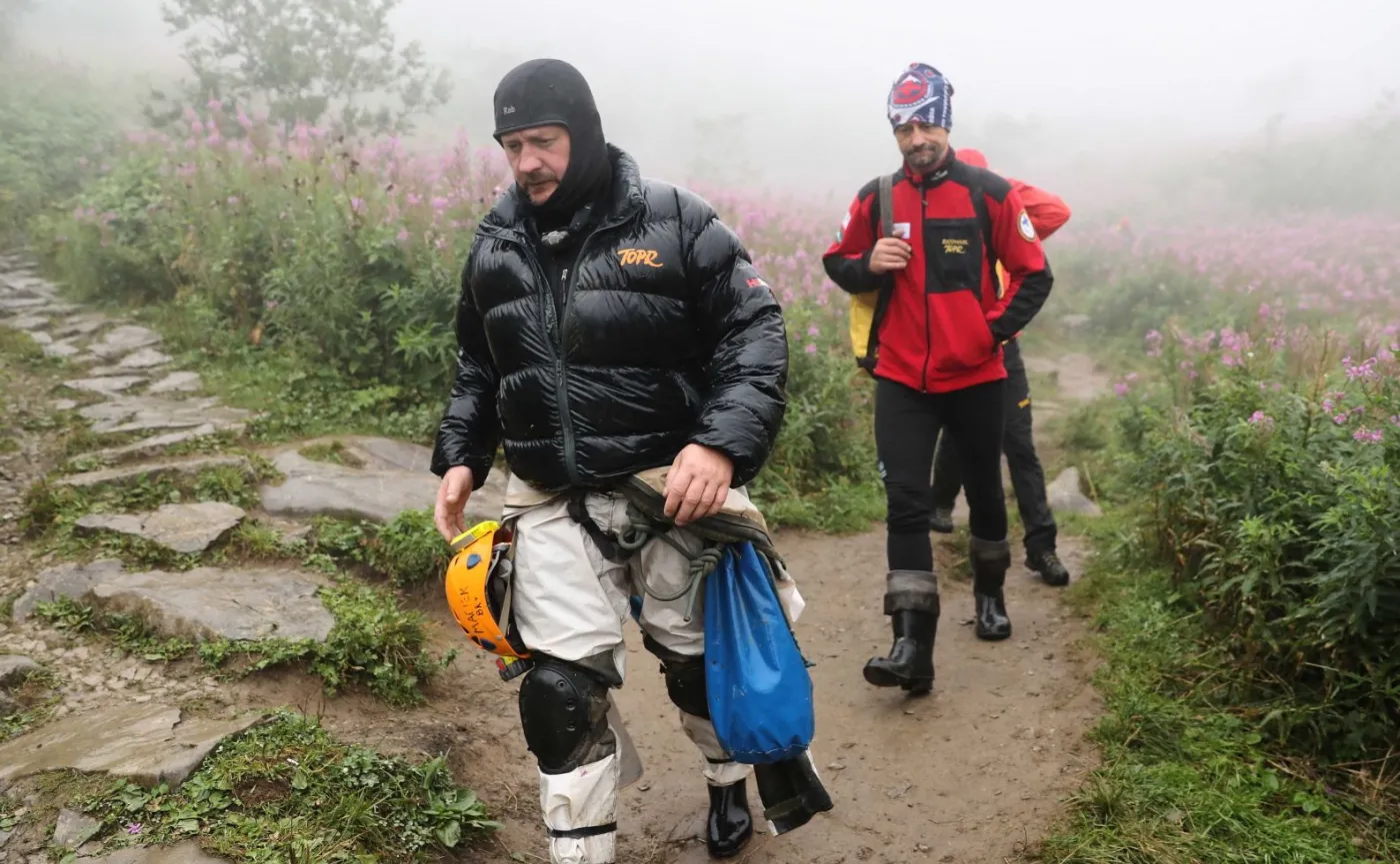 Ratownicy TOPR wracają z rejonu jaskini Wielkiej Śnieżnej