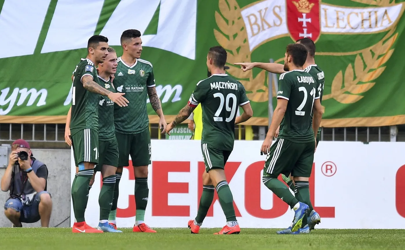 Radość piłkarzy Śląska Wrocław po strzeleniu gola przez Przemysława Płachetę