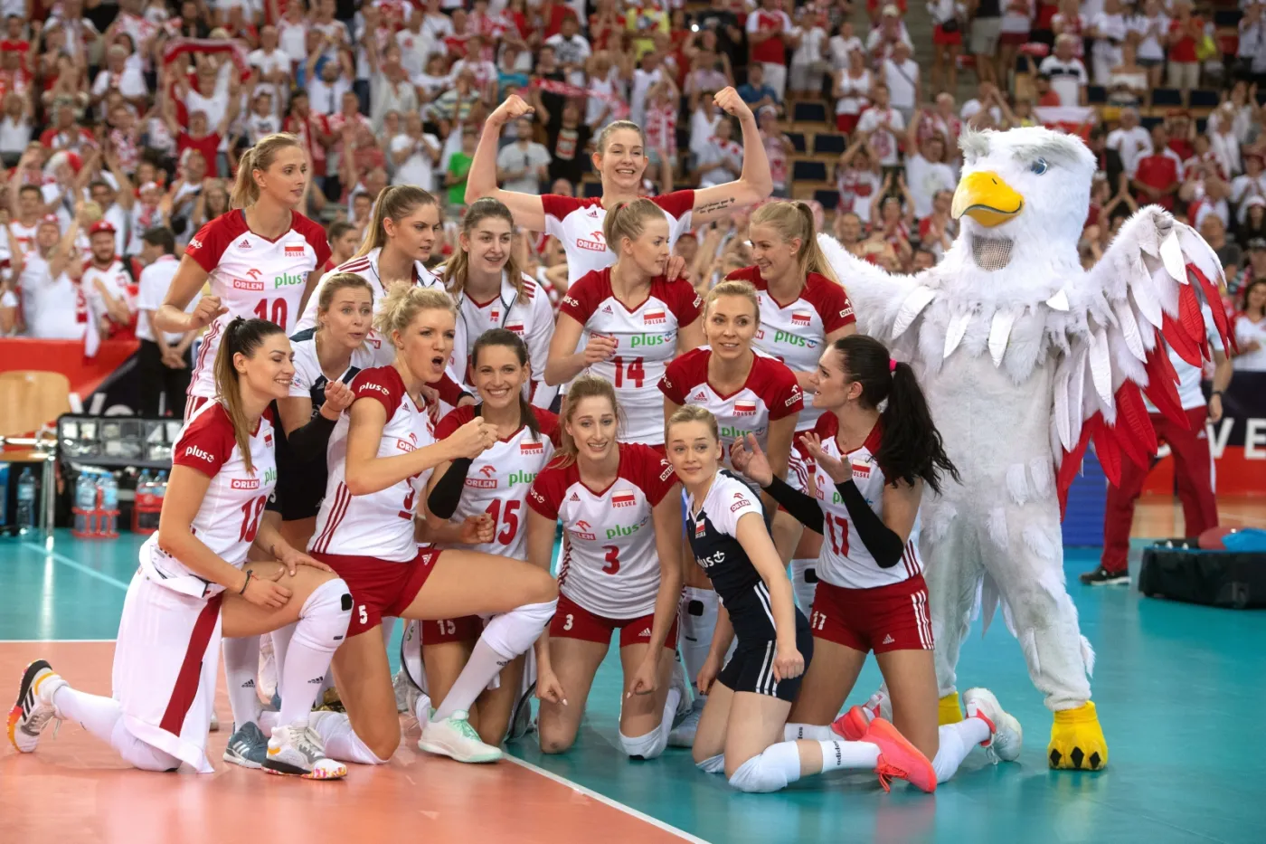 Siatkarki reprezentacji Polski cieszą się ze zwycięstwa po meczu 1/8 finału mistrzostw Europy z Hiszpanią