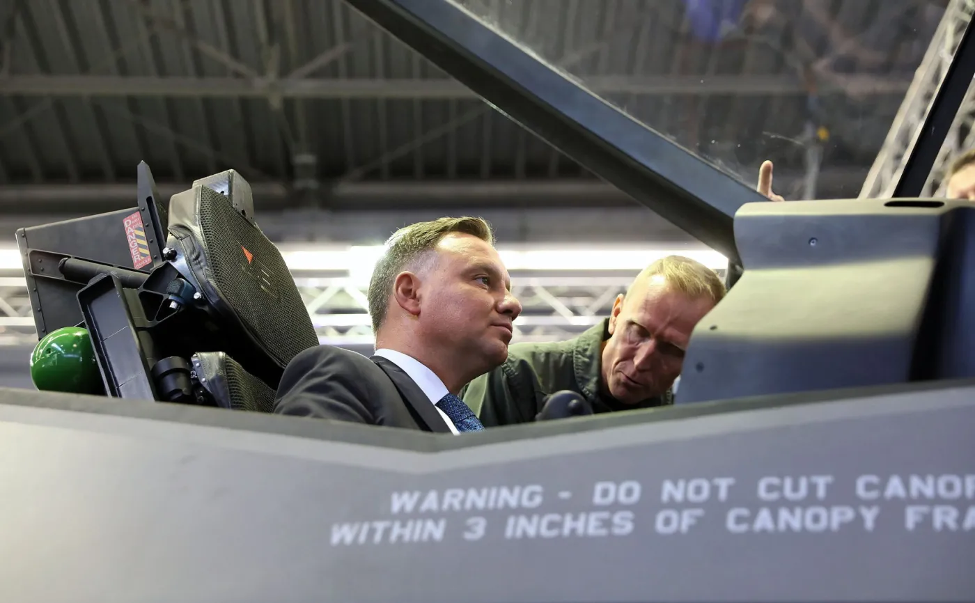 12570429-prezydent-andrzej-duda-w-f-35.jpg