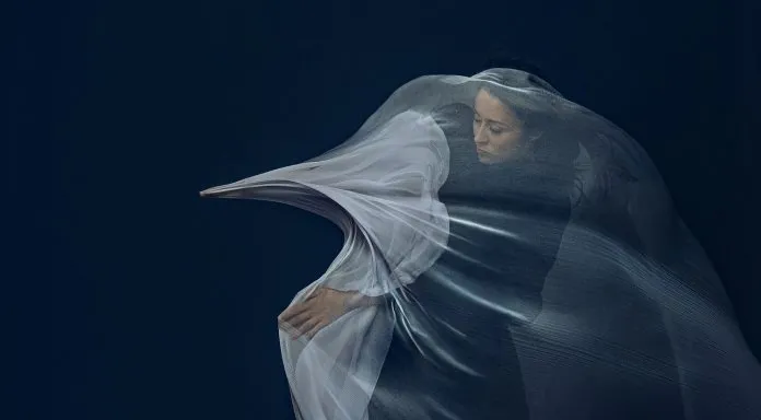 Fragment okładki płyty Natalii Przybysz "Jak malować ogień"