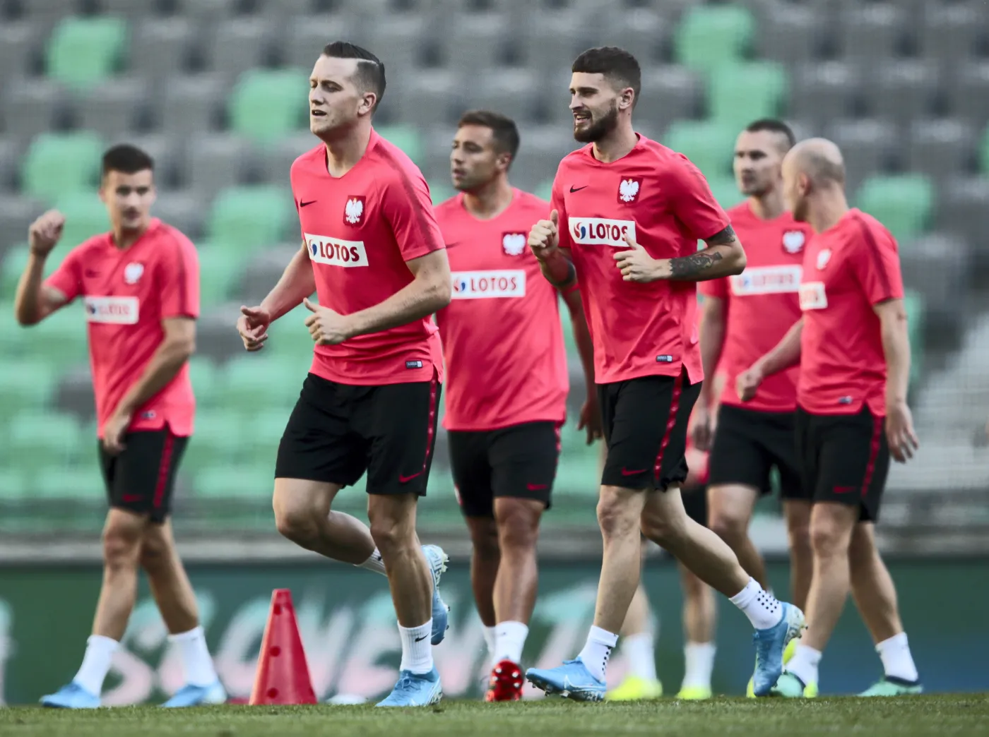 Piłkarze reprezentacji Polski - od lewej: Piotr Zieliński, Thiago Cionek, Mateusz Klich, Artur Jędrzejczyk i Michał Pazdan podczas treningu kadry na stadionie Stožice w Lublanie