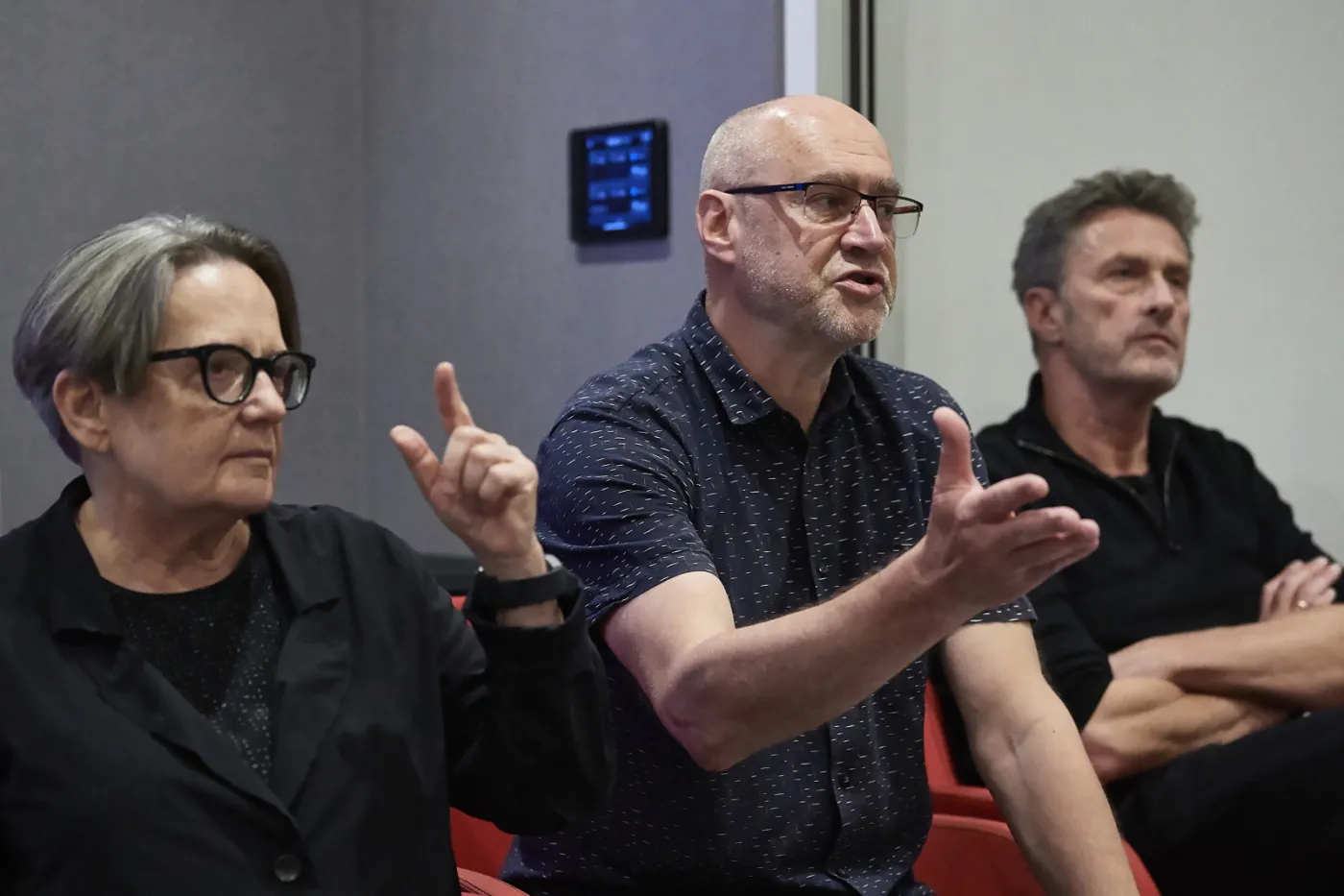  Reżyserowie Agnieszka Holland (L) i Paweł Pawlikowski (P) oraz przewodniczący Gildii Reżyserów Polskich Andrzej Jakimowski (C) podczas konferencji po spotkaniu Gildii Reżyserów nt. propozycji reformy festiwalu, 18 bm. w Gdyni. Spotkanie odbyło się w ramach trwającego 44. Festiwalu Polskich Filmów Fabularnych