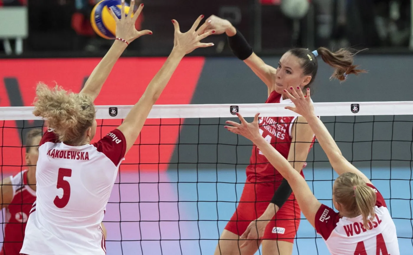 Agnieszka Kąkolewska i Joanna Wołosz w bloku