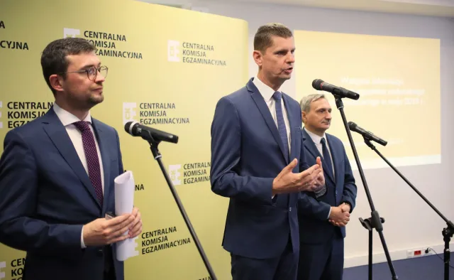 Minister edukacji zamiast komisji sejmowej wybrał mszę. "Pokazał, że lansowanie ważniejsze"