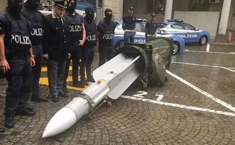Rakieta, którą znalazła włoska policja