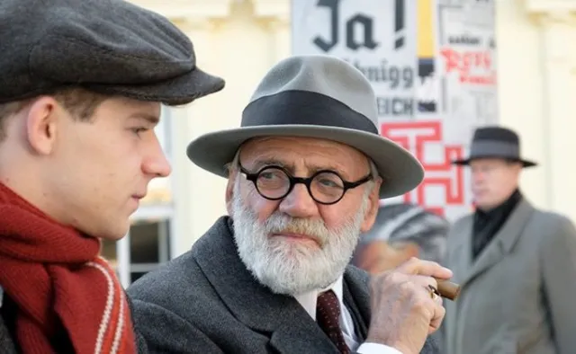 Bruno Ganz, niezapomniany Hitler z "Upadku", tym razem w roli Zygmunta Freuda. "Trafikant" w kinach