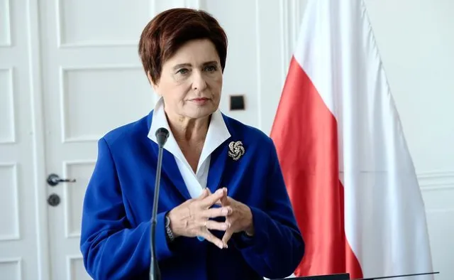 Broszka, flaga UE i "pieniądze, które się należały". Ewa Kasprzyk jako Beata Szydło w "Polityce" Vegi [WIDEO]