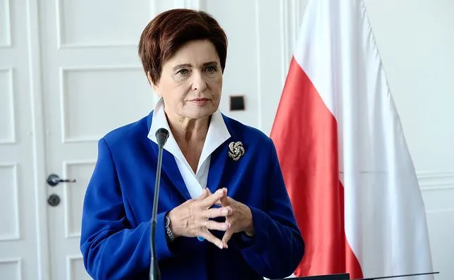 Ewa Kasprzyk jako Beata Szydło w filmie "Polityka" Patryka Vegi